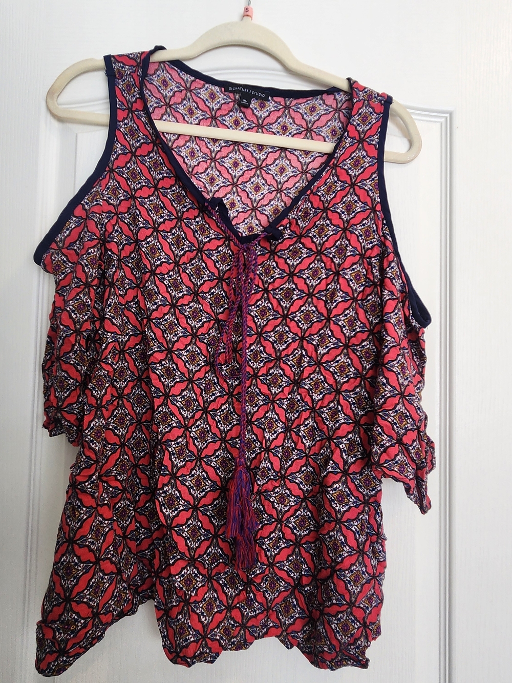 Signature Studio Coral and Navy Geometric Cold-Shoulder Top XL Euc